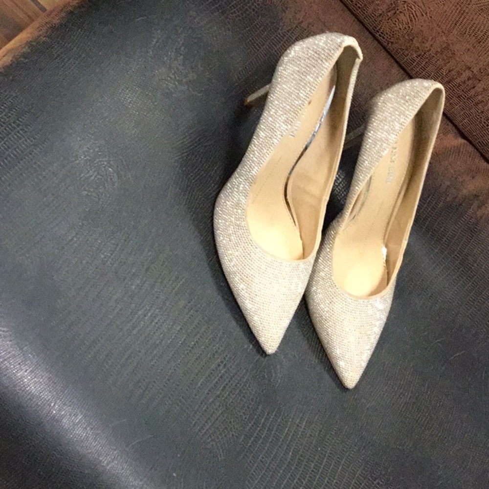 Shoes - Picture 3 of 4